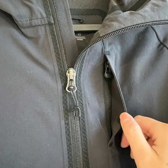 REI lightweight black hiking jacket XS - Picture 4 of 6
